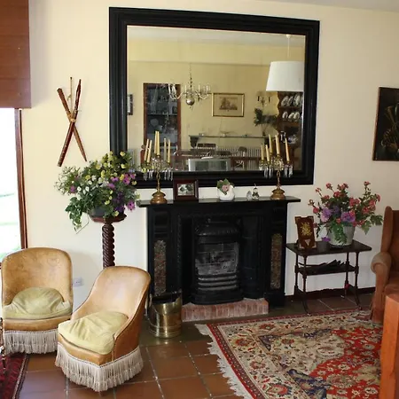 Precioso Chalet En El Campo Con 9.000 Metros De Jardin A Coruña