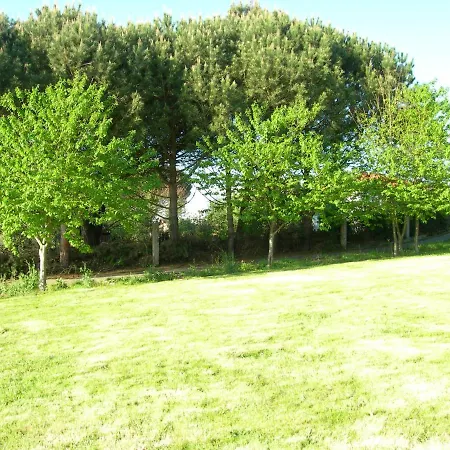 Precioso Chalet En El Campo Con 9.000 Metros De Jardin * A Coruña