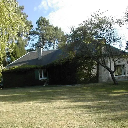 Precioso Chalet En El Campo Con 9.000 Metros De Jardin *