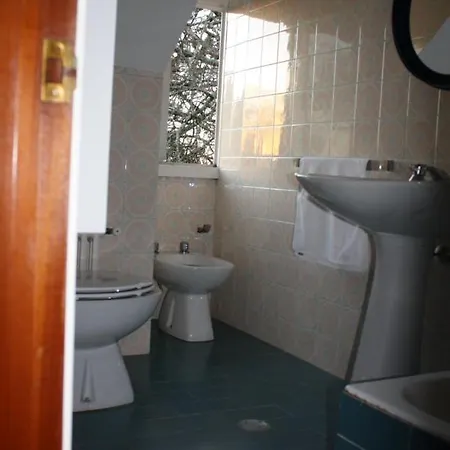 Precioso Chalet En El Campo Con 9.000 Metros De Jardin