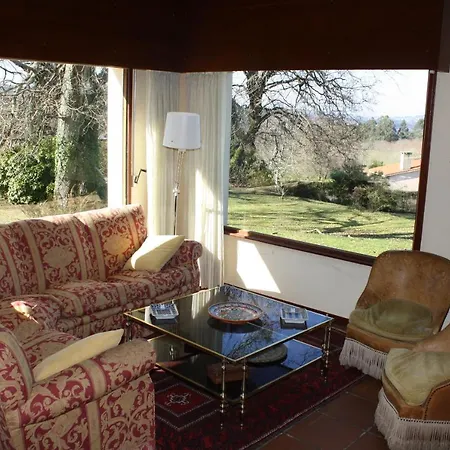 Precioso Chalet En El Campo Con 9.000 Metros De Jardin * A Coruña