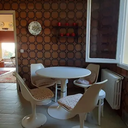 Precioso Chalet En El Campo Con 9.000 Metros De Jardin