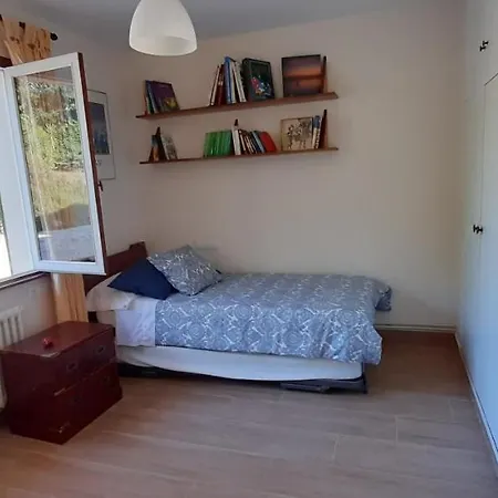 Precioso Chalet En El Campo Con 9.000 Metros De Jardin