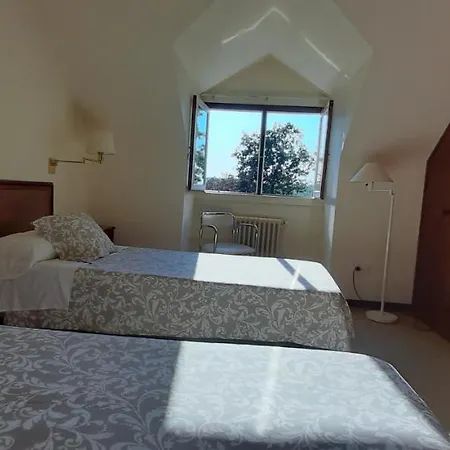 Precioso Chalet En El Campo Con 9.000 Metros De Jardin Ferienhaus *