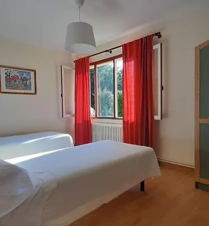 Ferienhaus Precioso Chalet En El Campo Con 9.000 Metros De Jardin *