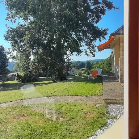 Precioso Chalet En El Campo Con 9.000 Metros De Jardin Ferienhaus *