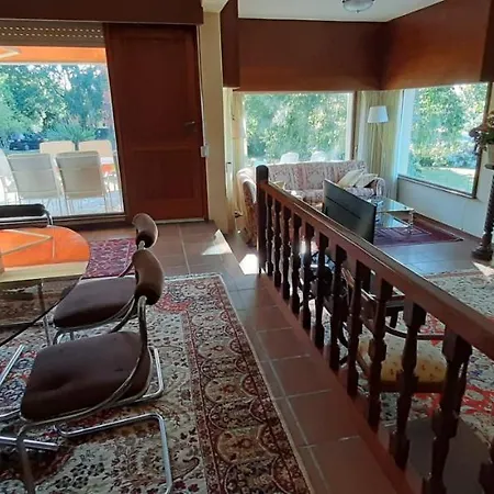 Precioso Chalet En El Campo Con 9.000 Metros De Jardin * A Coruña
