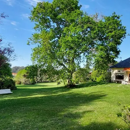Precioso Chalet En El Campo Con 9.000 Metros De Jardin * A Coruña