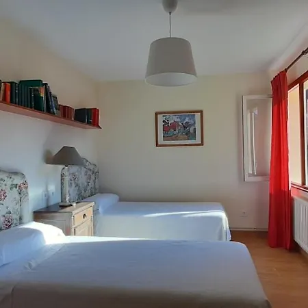 Precioso Chalet En El Campo Con 9.000 Metros De Jardin Ferienhaus *