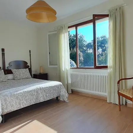 Precioso Chalet En El Campo Con 9.000 Metros De Jardin