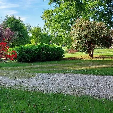 Precioso Chalet En El Campo Con 9.000 Metros De Jardin Ferienhaus