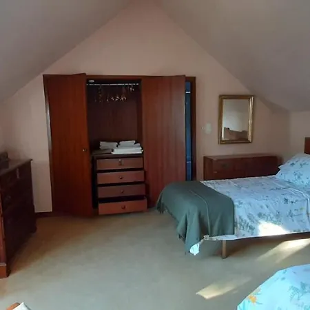 Precioso Chalet En El Campo Con 9.000 Metros De Jardin Ferienhaus *