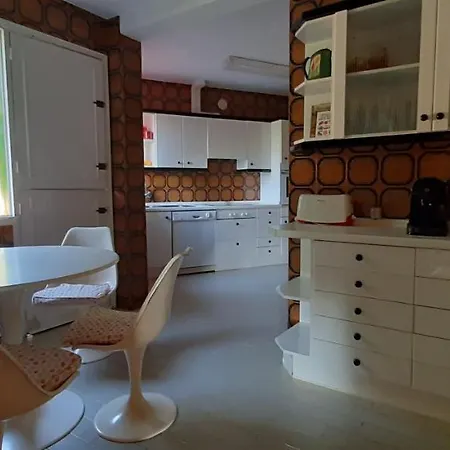 Precioso Chalet En El Campo Con 9.000 Metros De Jardin
