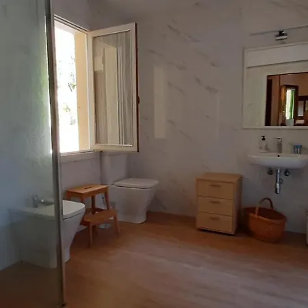 Ferienhaus Precioso Chalet En El Campo Con 9.000 Metros De Jardin A Coruña