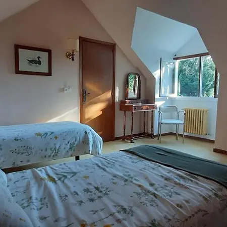 Precioso Chalet En El Campo Con 9.000 Metros De Jardin