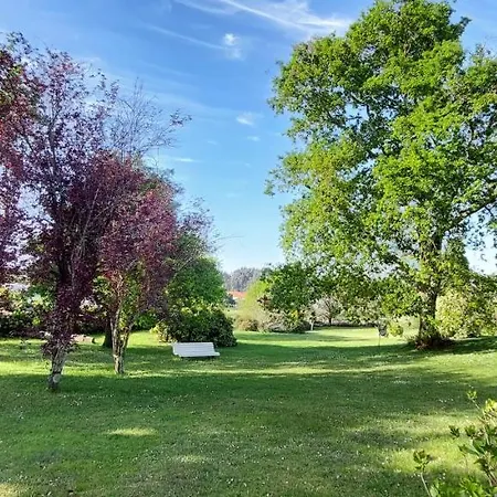 Ferienhaus Precioso Chalet En El Campo Con 9.000 Metros De Jardin A Coruña