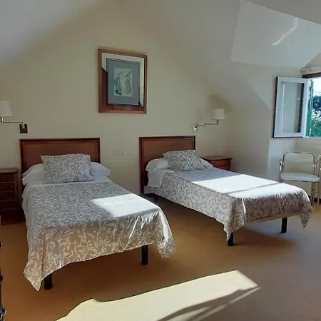 Precioso Chalet En El Campo Con 9.000 Metros De Jardin * A Coruña