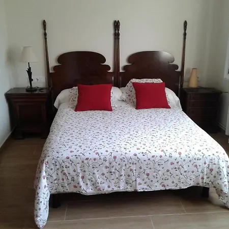 Precioso Chalet En El Campo Con 9.000 Metros De Jardin * A Coruña