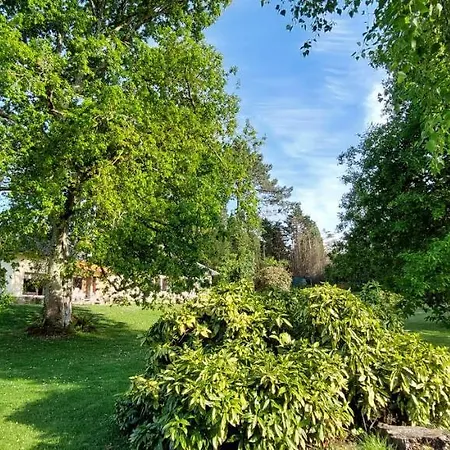 Precioso Chalet En El Campo Con 9.000 Metros De Jardin * A Coruña