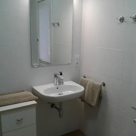 Precioso Chalet En El Campo Con 9.000 Metros De Jardin A Coruña
